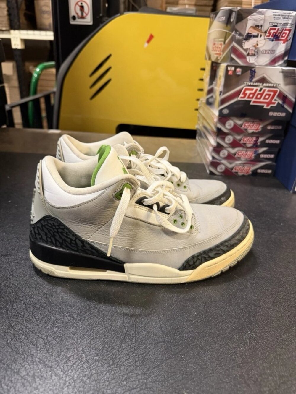 WORN Men’s Air Jordan 3 Retro Chlorophyll 136064-006 Size 8 NO BOX